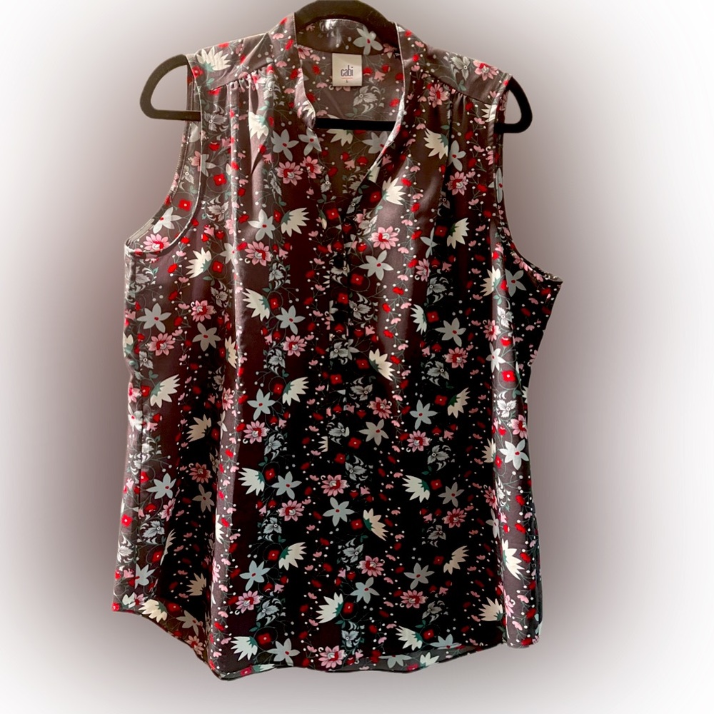 CAbi New Plaza Top, sleeveless blouse size Large.